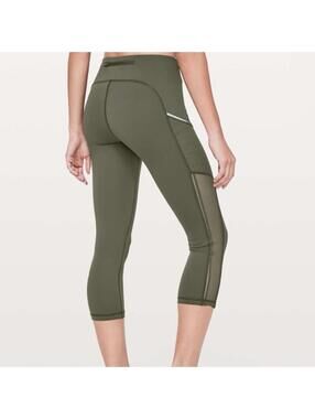Lululemon Speed Up Crop High Mesh
21"  size 6